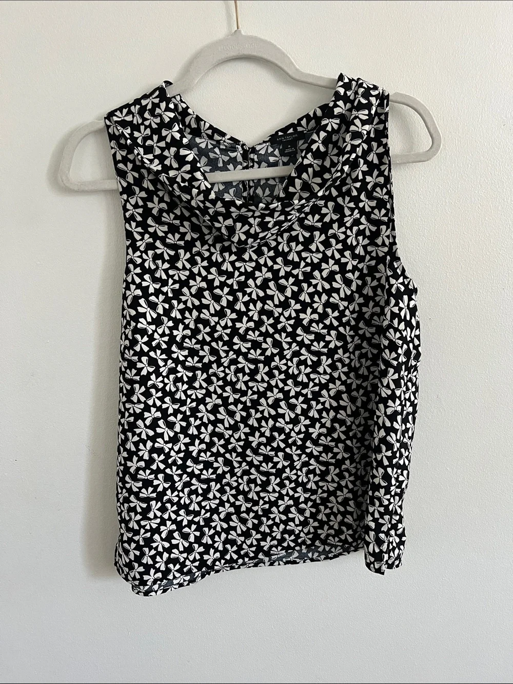 Ann Taylor Black and White Floral-Print Short Sleeve Tee - Picture 6 of 7